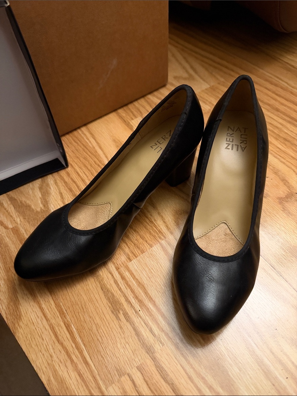 Naturalizer Black Leather Mid-Heel Pump